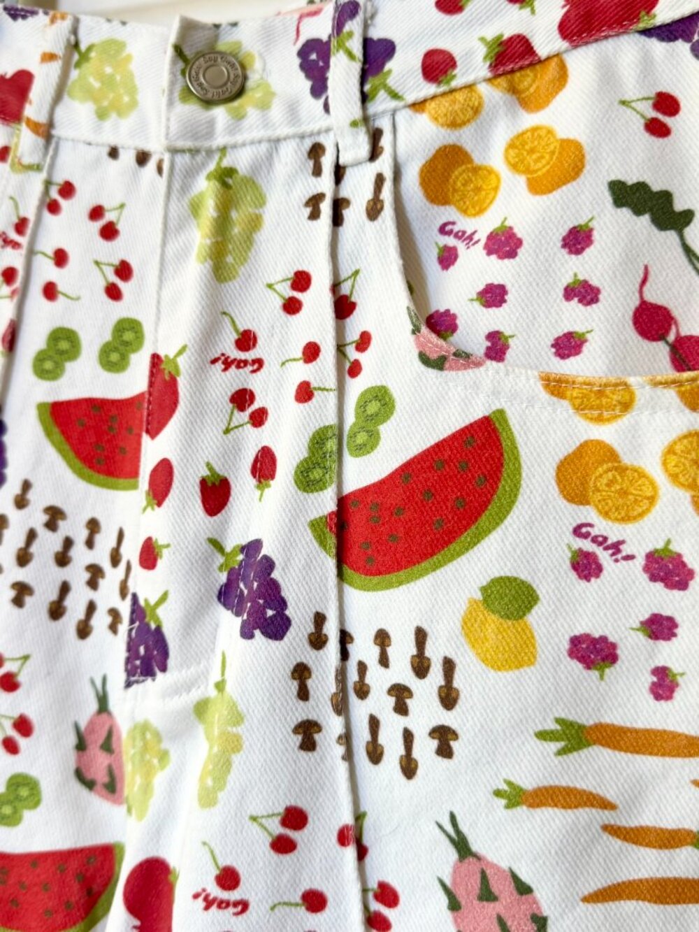 Lisa Says Gah Robyn Wide-Leg Jeans Farmers Market Fruit Print 25 - Picture 6 of 13